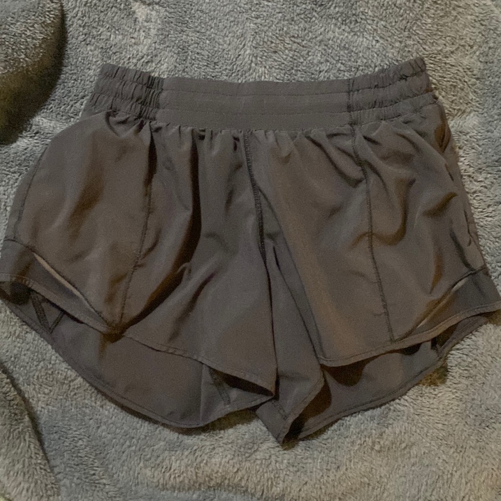 Lululemon hotty hot shorts size 8, 4 inch inseam